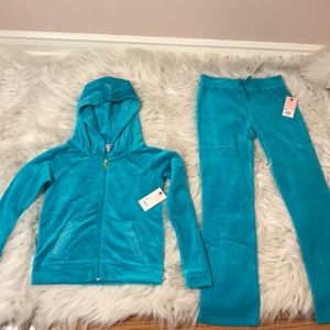 Matching teal top and pants